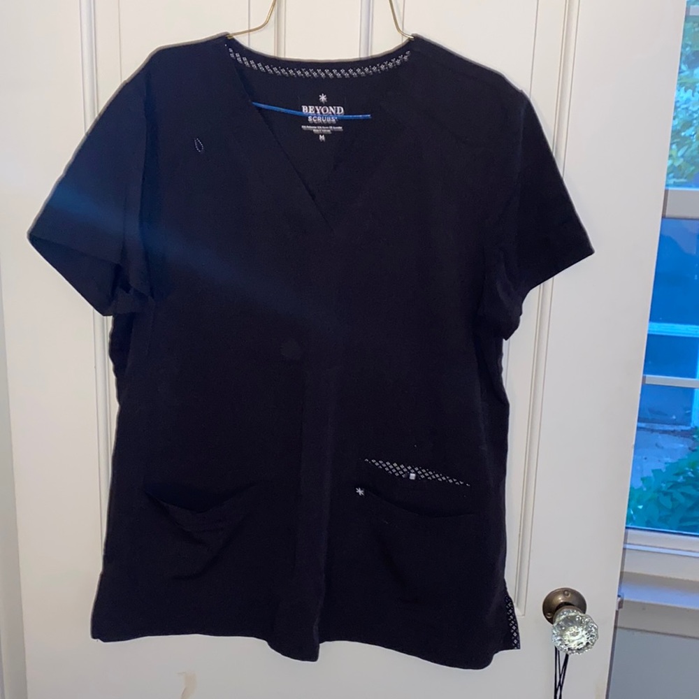 Black scrub top!!
